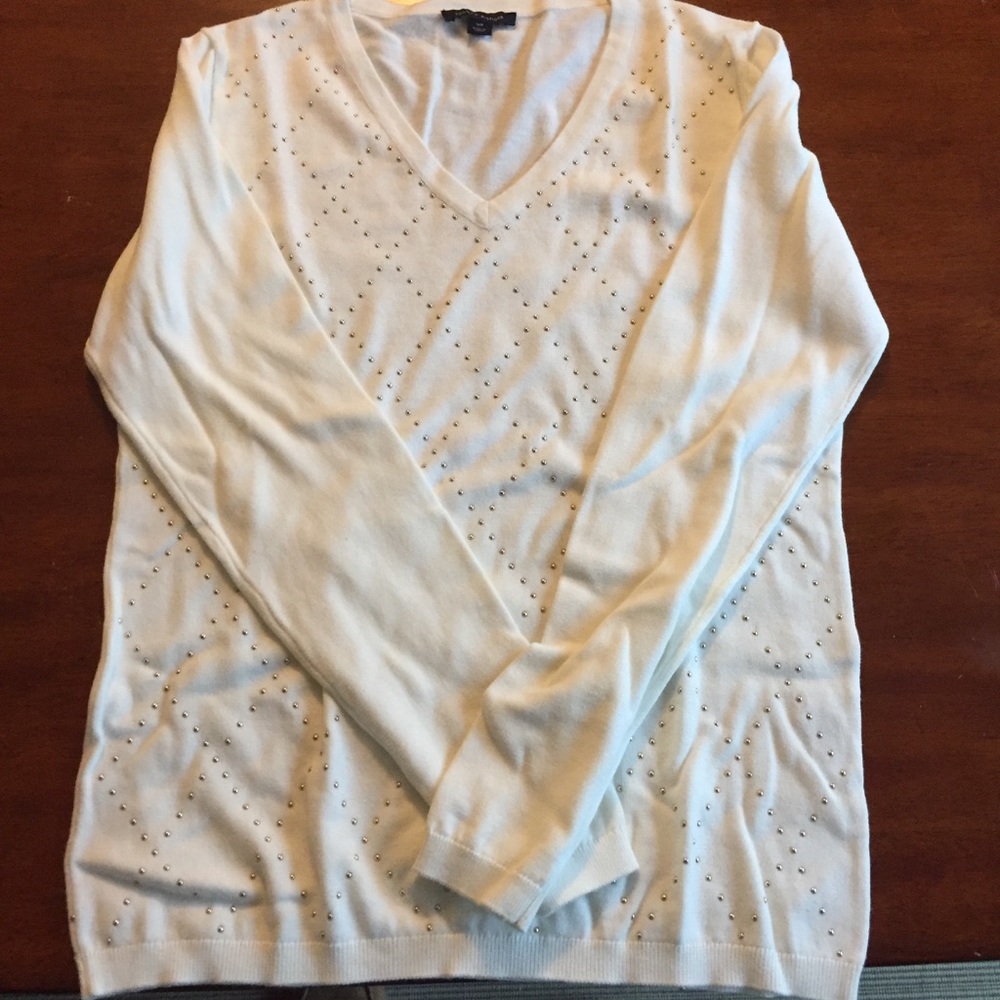Light weight sweater
